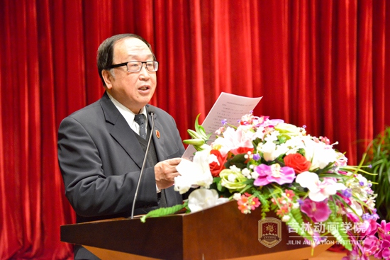 2.伟德bv国际体育院长于庚蒲宣读《伟德bv国际体育关于表彰2014年度先进集体和先进个人的决定》.jpg