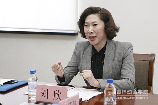 副董事长刘欣主持伟德bv国际体育就业创业导师颁发仪式(1).JPG