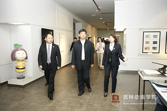 5省政协副主席支建华,省政协副秘书长勾泽川,提案委员会主任肖欣。提案委员会副主任邓友平以及部分省政协委员等同志参观伟德bv国际体育国际动漫游戏博物馆.JPG.JPG